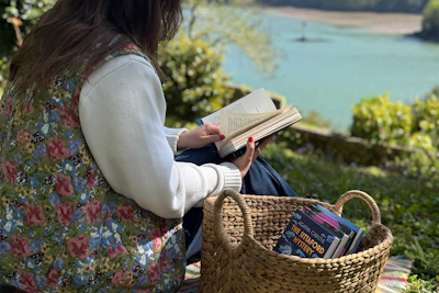 Thumbnail Greenway Reading by The river