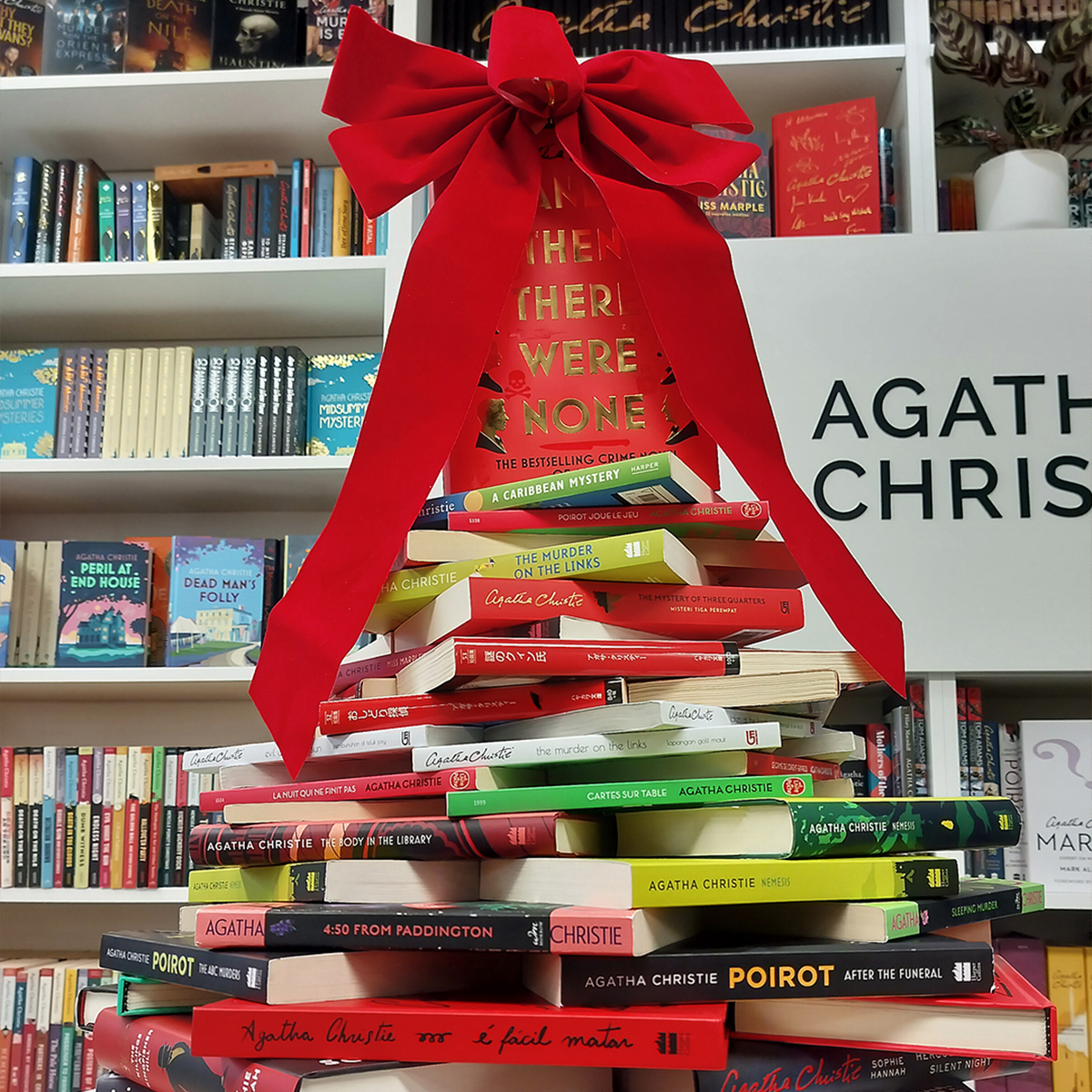 1200x1200 Book Christmas Tree